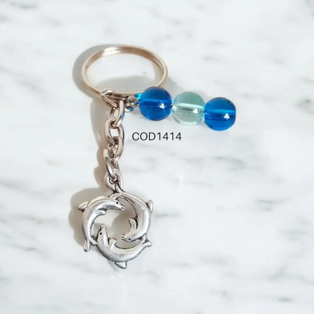 Llavero con perlas celestes