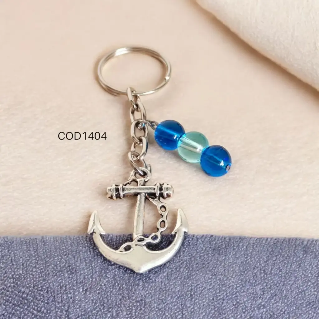 Llavero de ancla con perlas azules