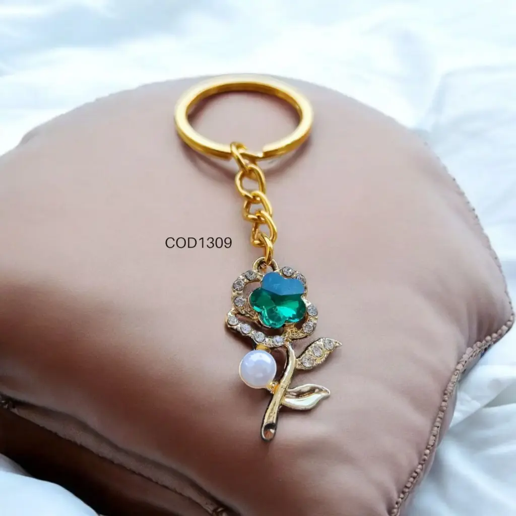 Llavero de rosa verde con perla