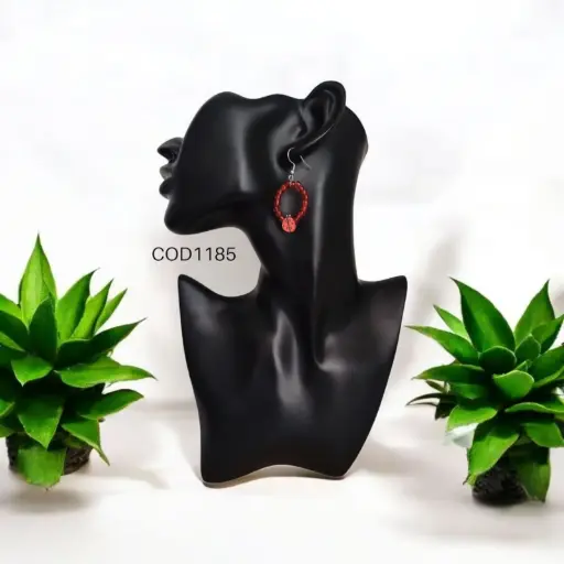 Aretes de perlas rojas mariquita