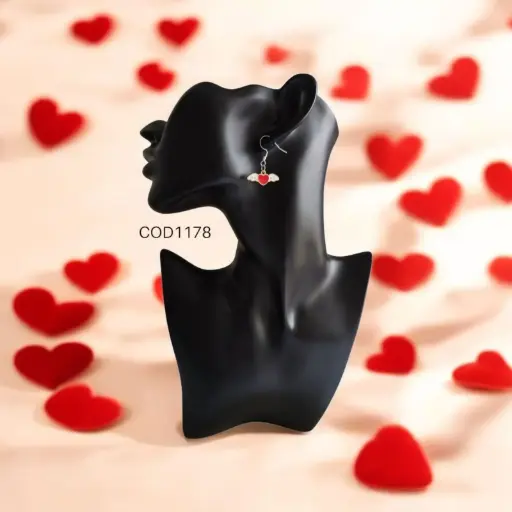 Aretes de corazón con alas
