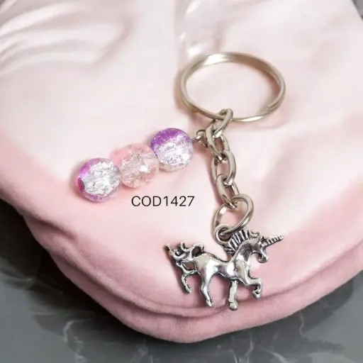 Llavero de unicornio con perlas