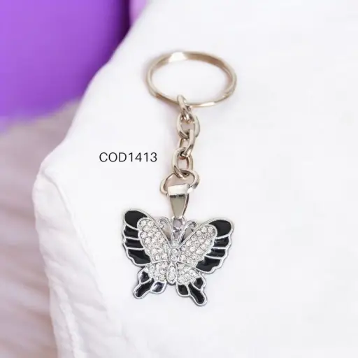 Llavero de mariposa plateada con bordes negros