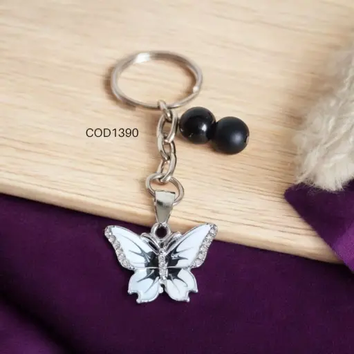 Llavero de mariposa blanca con negro en el centro