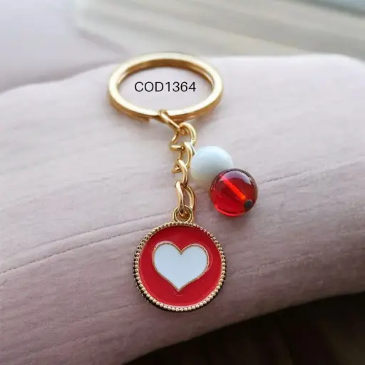 Llavero de corazón blanco en circulo rojo